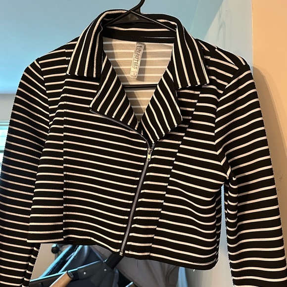 Black and White Striped Cropped Jacket size xs 14 - Picture 2 of 4